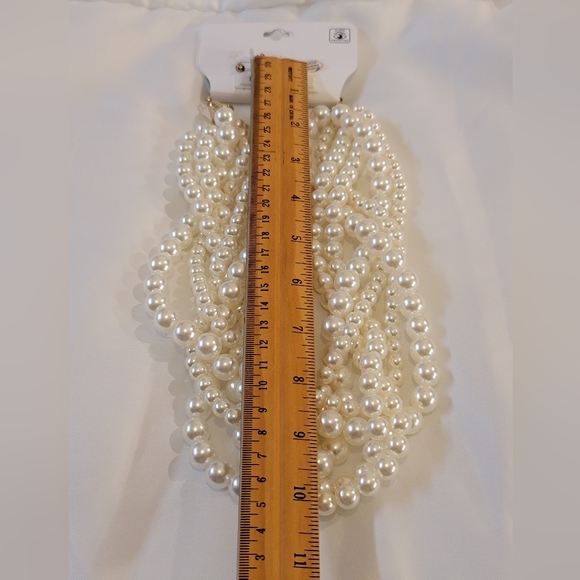Multi-strand fashion pearl necklace & earrings. 20 in long & 2 in wide WWT - Picture 3 of 4